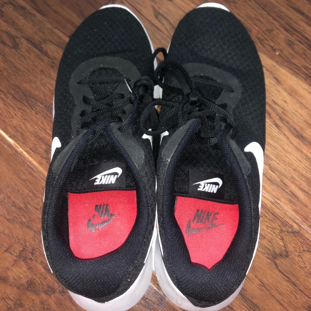 Nike free run tennis shoes